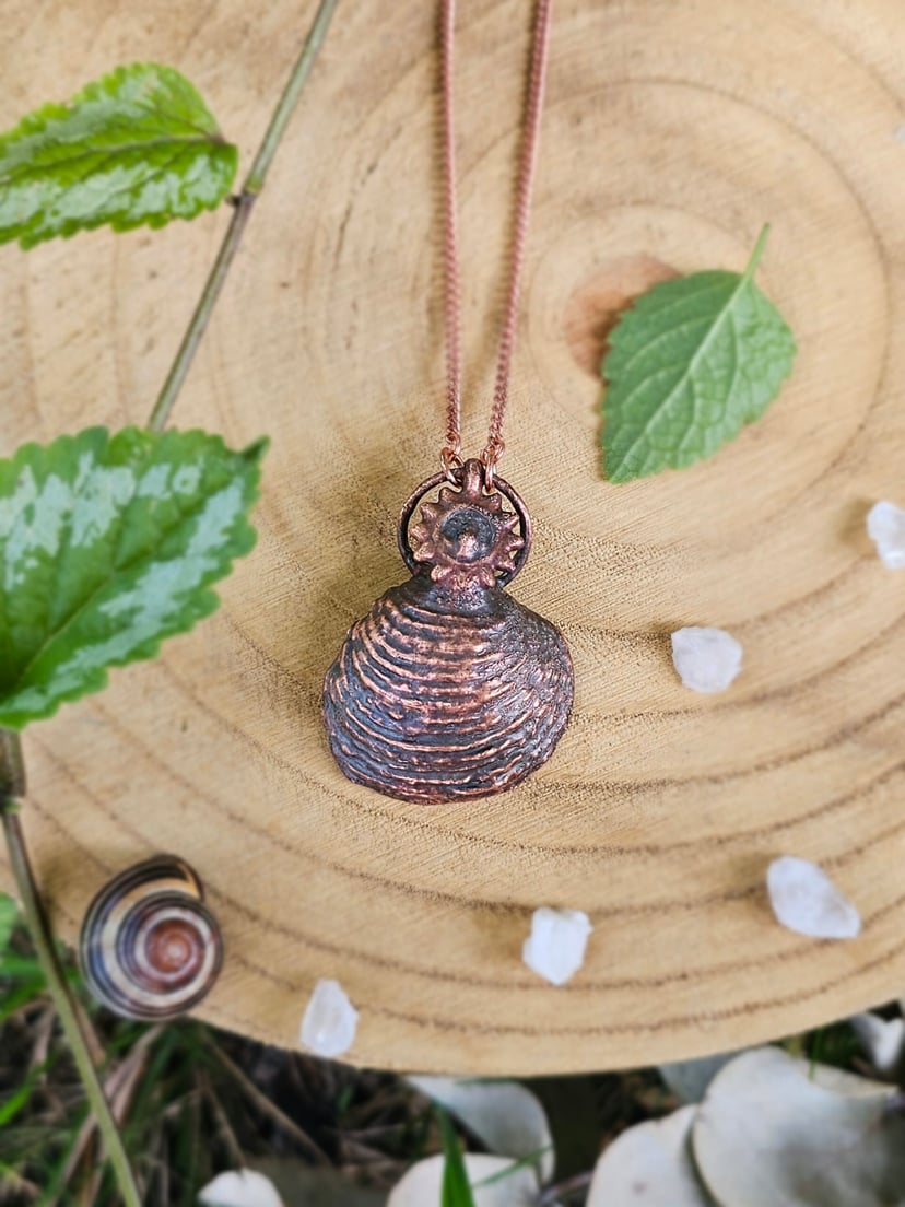 Letni Amulet ze Słoneczną Muszlą - miedziany