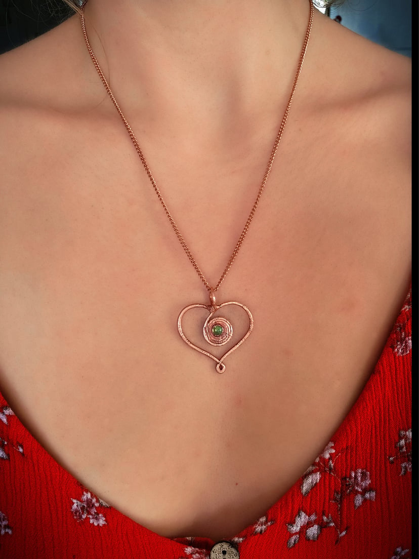 Amulet miedziany - 'Spirala Miłości' z oliwinem
