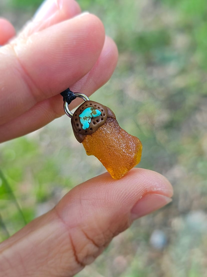 Amulet Wiecznego Lata "Kropla Słońca" - Bursztyn z Turkusem