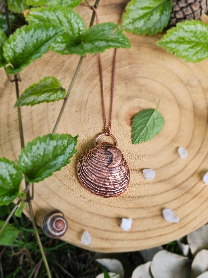 Letni Amulet z Księżycową Muszlą - miedziany