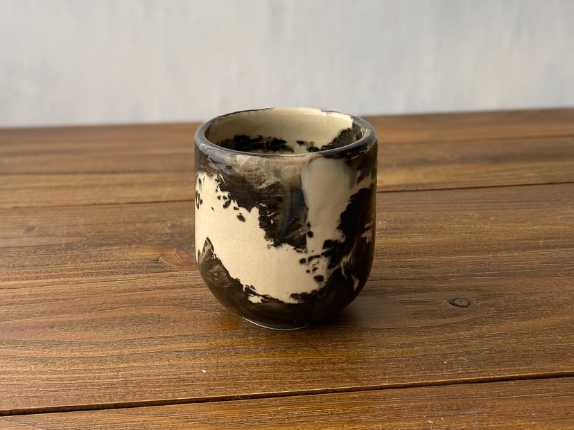 Czarka czarno-biała INK №1 - ceramiczna czarka z kolekcji ZEN