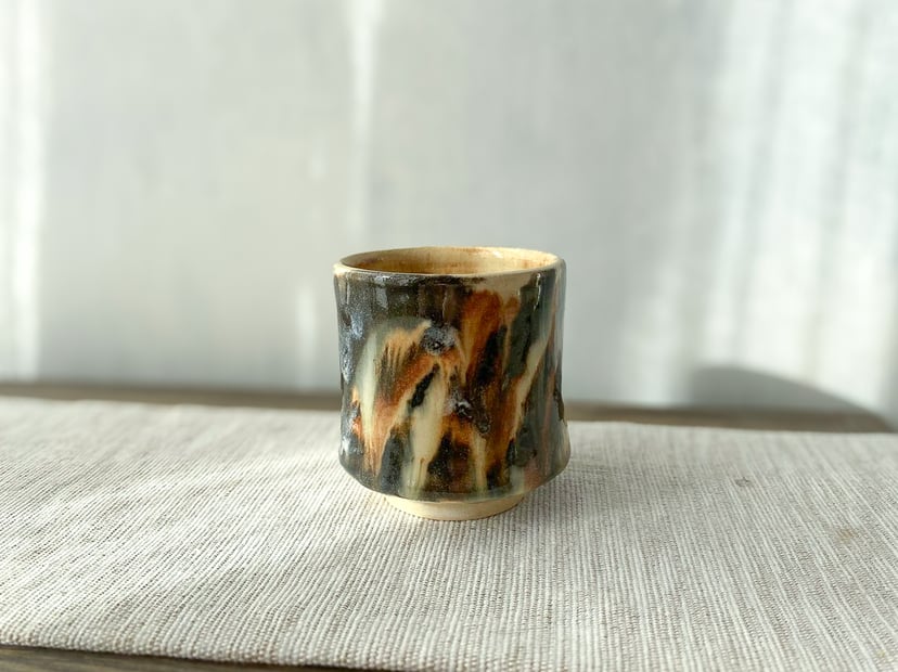 Brąz INK №1 – ręcznie malowana czarka ceramiczna