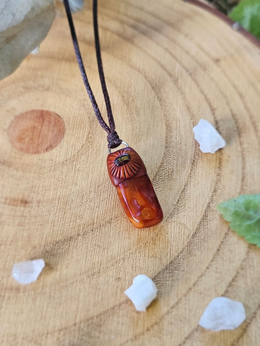 Amulet Wiecznego Lata "Kropla Słońca" - Bursztyn z Granatem