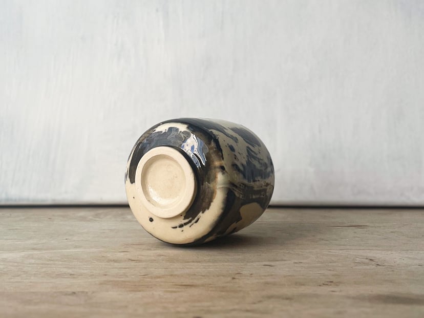 Czarka czarno-biała INK №3 - ceramiczna czarka z kolekcji ZEN