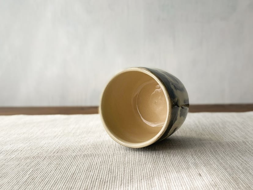 Czarka czarno-biała INK №4 - ceramiczna czarka z kolekcji ZEN