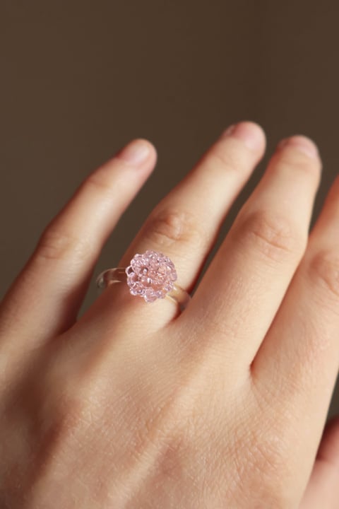 Pierścionek „Crystal” ze szklanymi kroplami - różowy