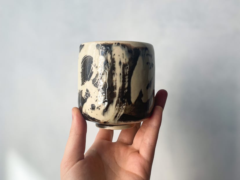 Czarka czarno-biała INK №3 - ceramiczna czarka z kolekcji ZEN