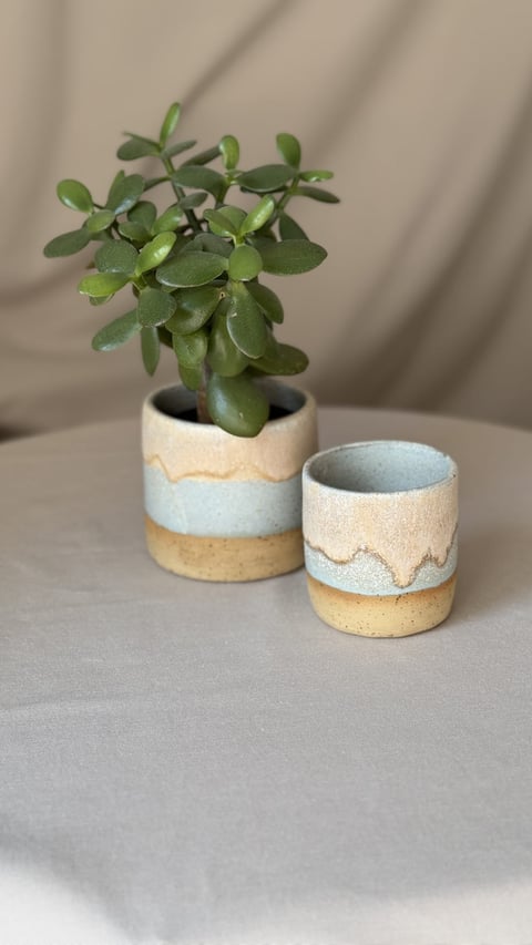 Osłonka ceramiczna Niebieska z Beżowym spływem – ceramika handmade na doniczkę