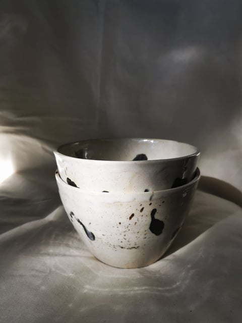 Beżowa miska w ciapki - ręcznie toczona miska ceramiczna