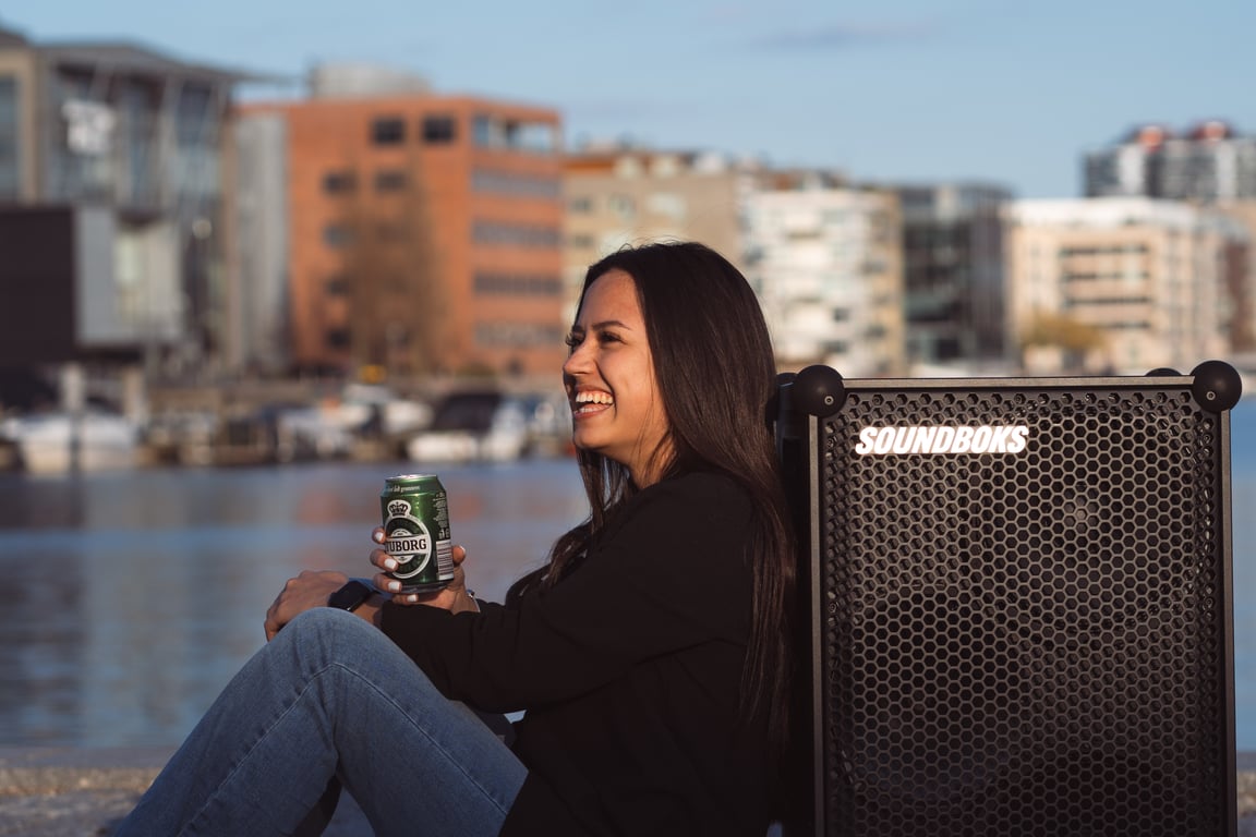 Lej en Soundboks hos Moveboks – nemt, billigt og trygt