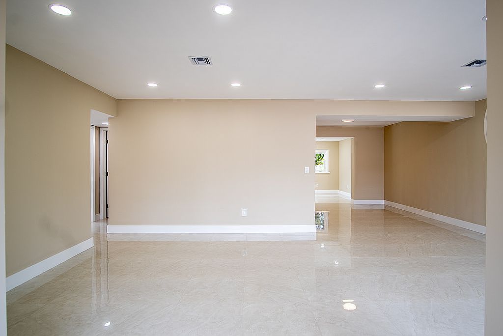 790 Northeast 163rd Street,Miami,FL,United States preview
