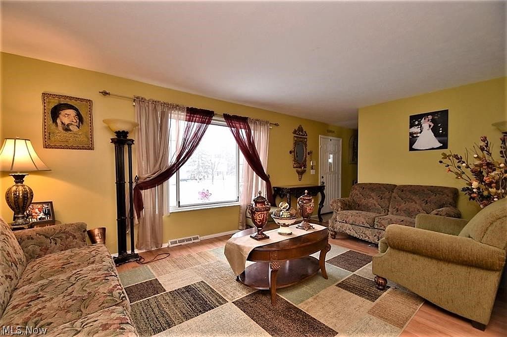 8154 Elaine Drive,North Royalton,OH,United States preview