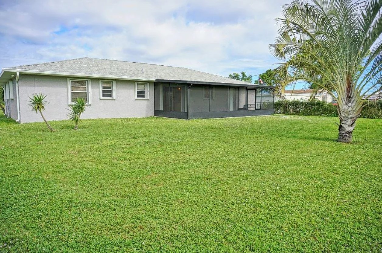 2528 Southeast Monroe Street,Stuart,FL,United States preview