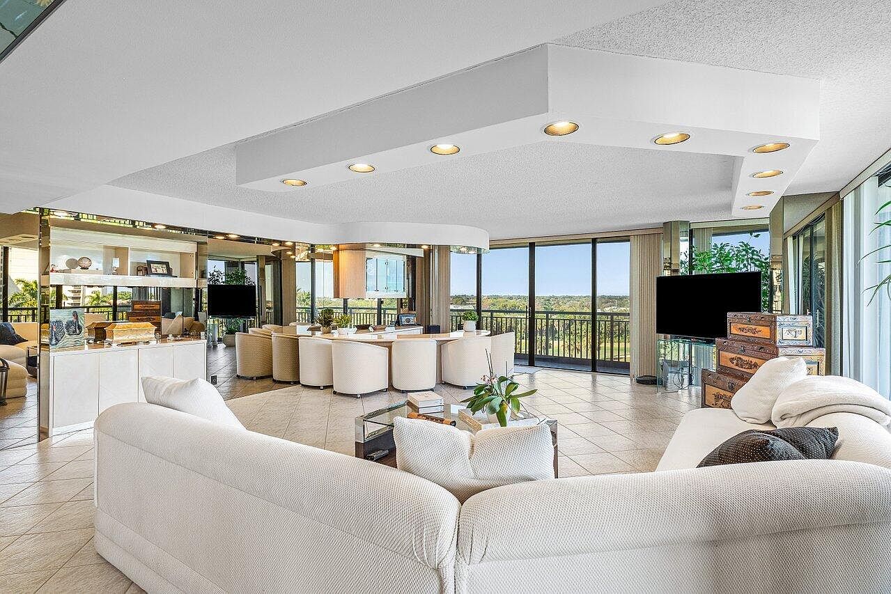 2427 Presidential Way #701,West Palm Beach,FL,United States preview