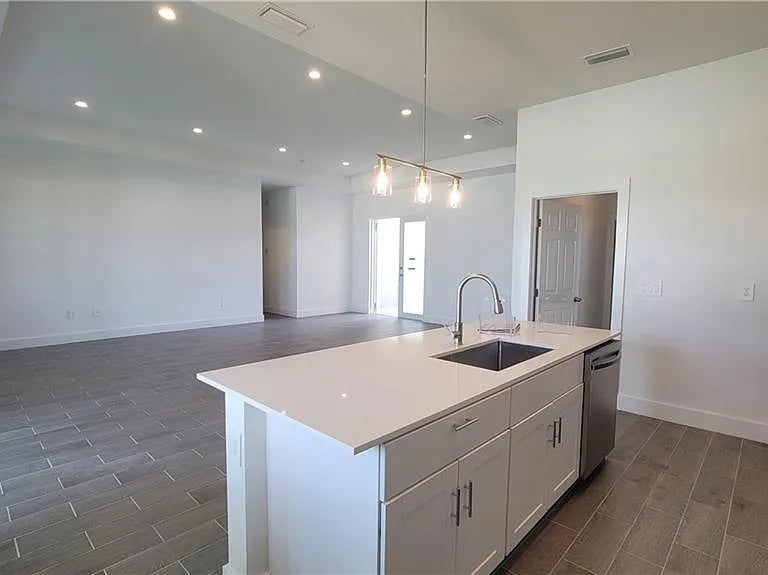 112 Northwest 35th Place,Cape Coral,FL,United States preview