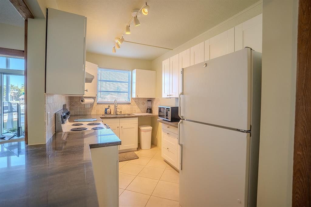 2731 Northeast 14th Street,Pompano Beach,FL,United States preview