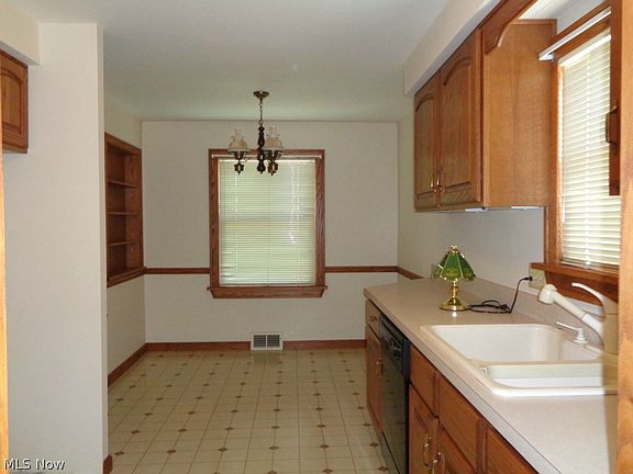 488 E 328th St,Willowick,OH,USA preview