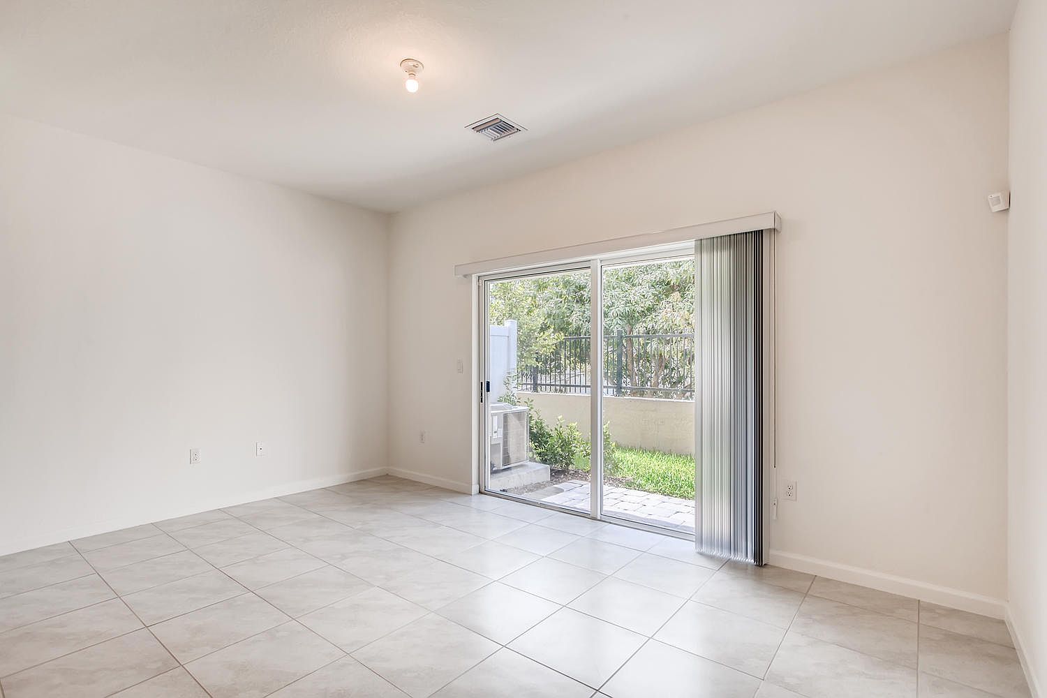 2804 NW 180th St,Miami Gardens,FL,USA preview