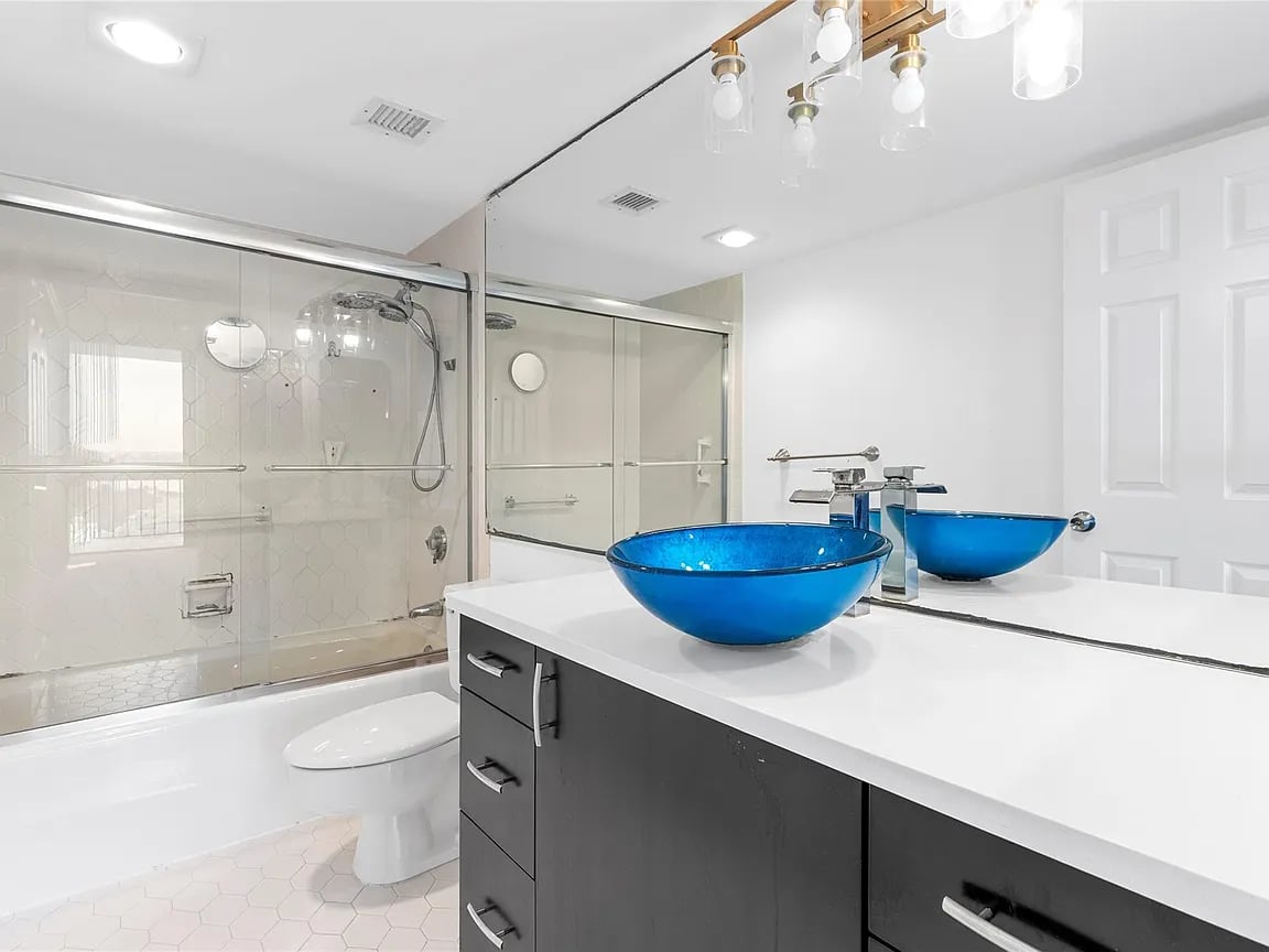 2400 Presidential Way,West Palm Beach,FL,United States preview