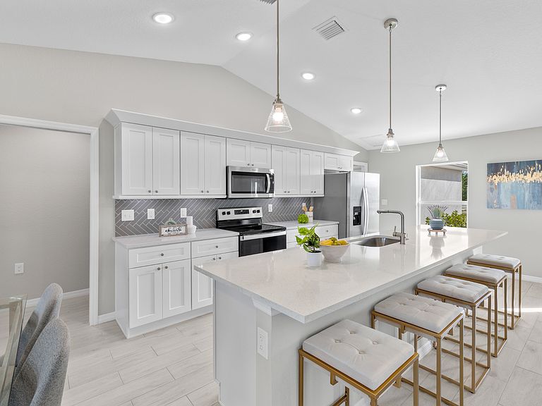 428 Northeast 25th Terrace,Cape Coral,FL,United States preview