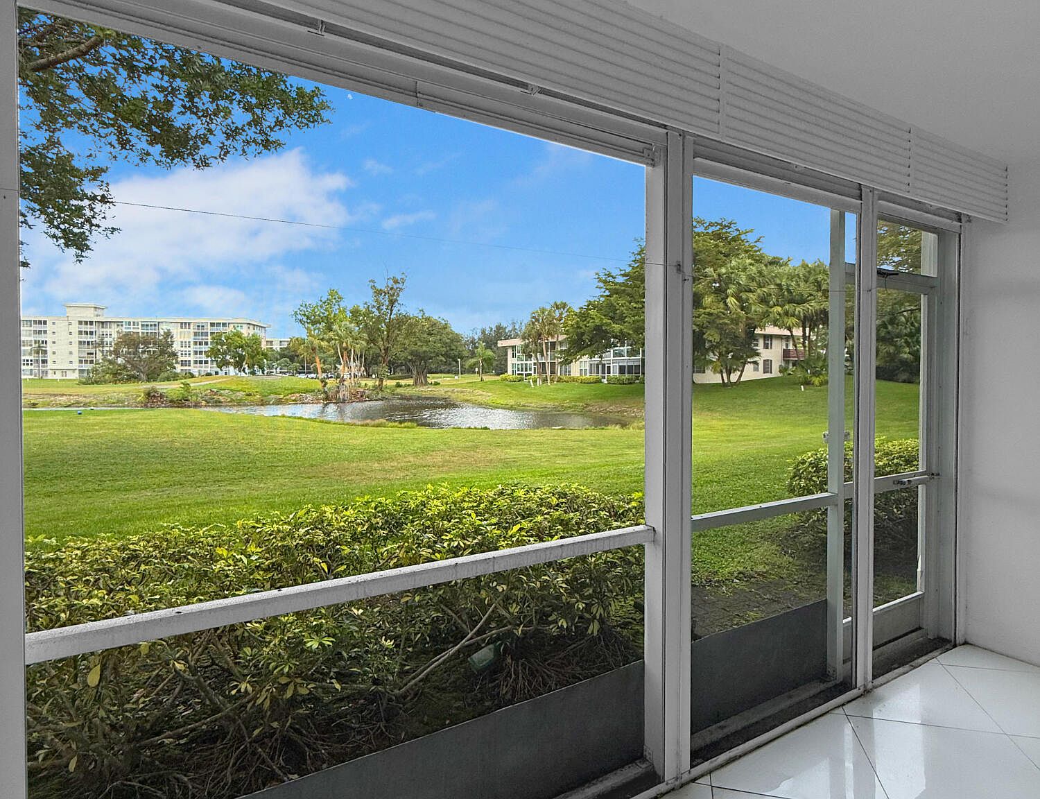2601 S Palm Aire Dr,Pompano Beach,FL,USA preview