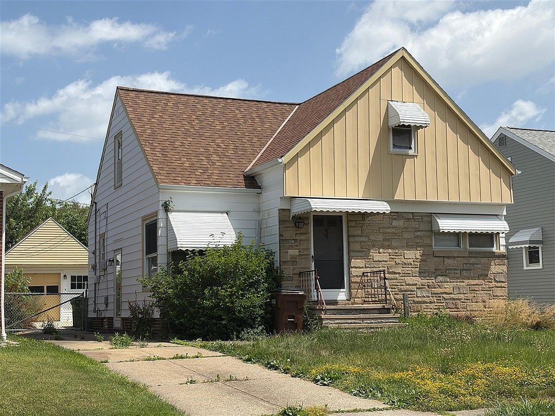 8402 Renwood Drive,Parma,OH,United States preview