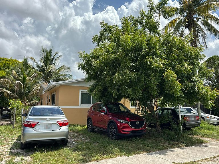 1360 Northwest 197th Street,Miami,FL,United States preview
