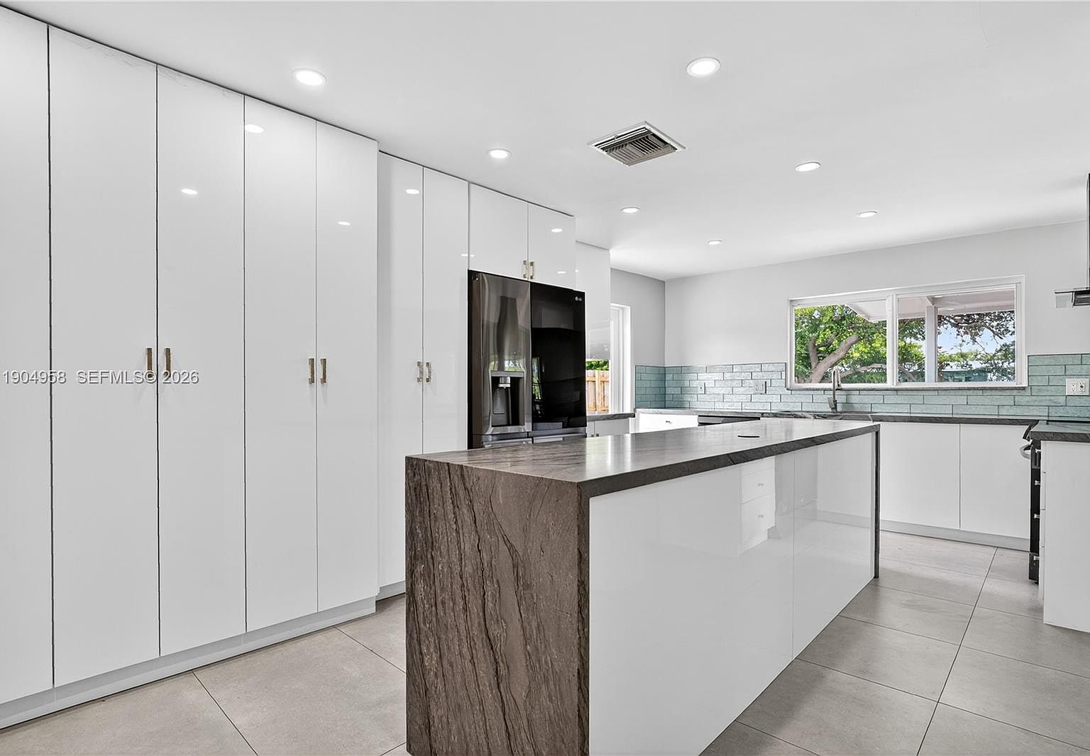 2325 Northeast 194th Street,Aventura,FL,United States preview