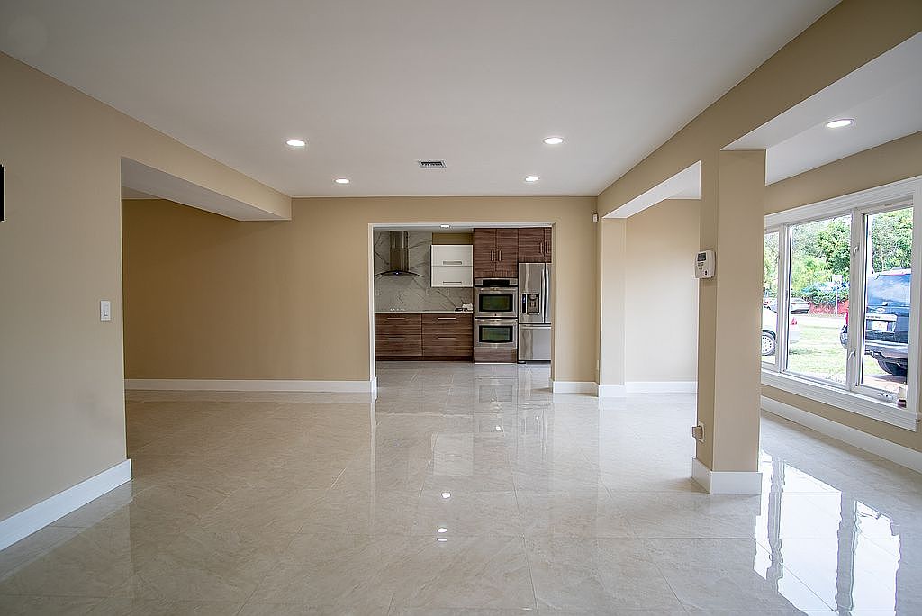 790 Northeast 163rd Street,Miami,FL,United States preview