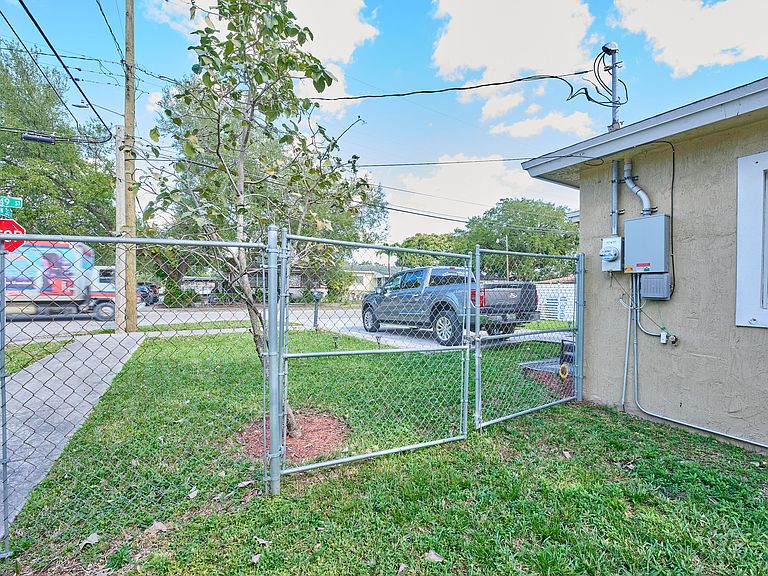 3298 NW 49th Street,Miami,FL,United States preview