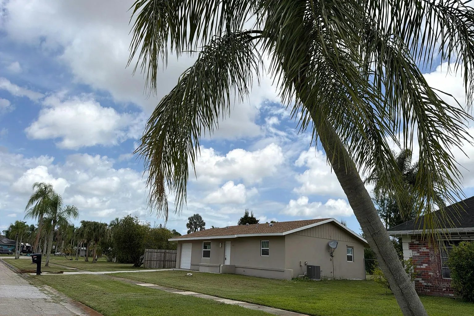 643 Southwest Ivanhoe Drive,Port St. Lucie,FL,United States preview