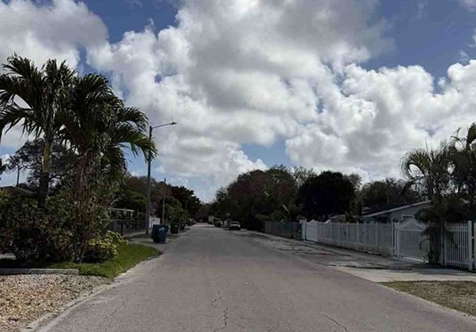 2330 NW 94th St,Miami,FL,US preview