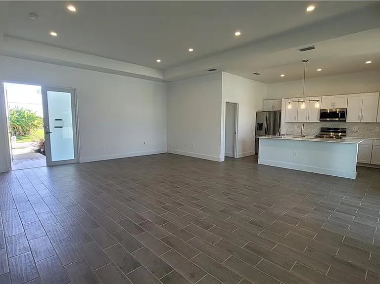 112 Northwest 35th Place,Cape Coral,FL,United States preview