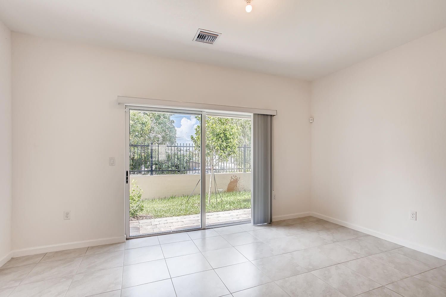 2804 NW 180th St,Miami Gardens,FL,USA preview