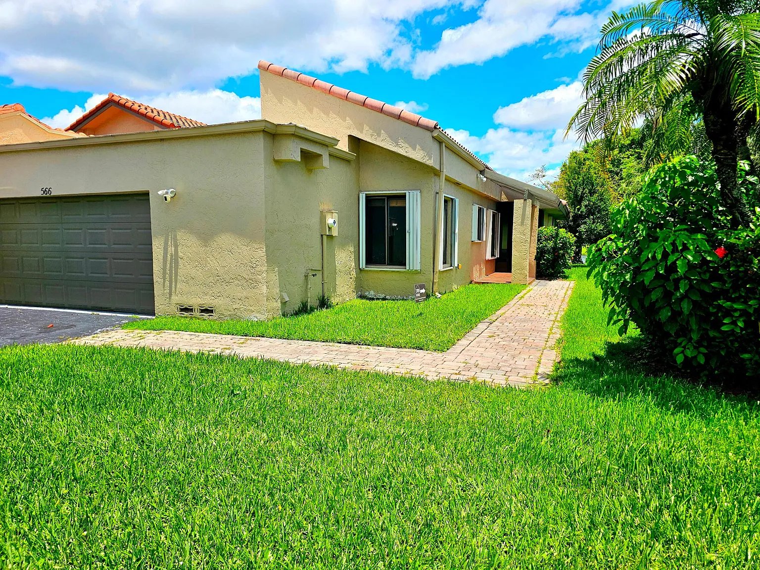 566 Village Lake Drive,Weston,FL,United States preview