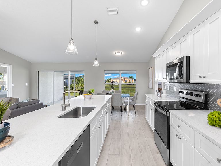 428 Northeast 25th Terrace,Cape Coral,FL,United States preview