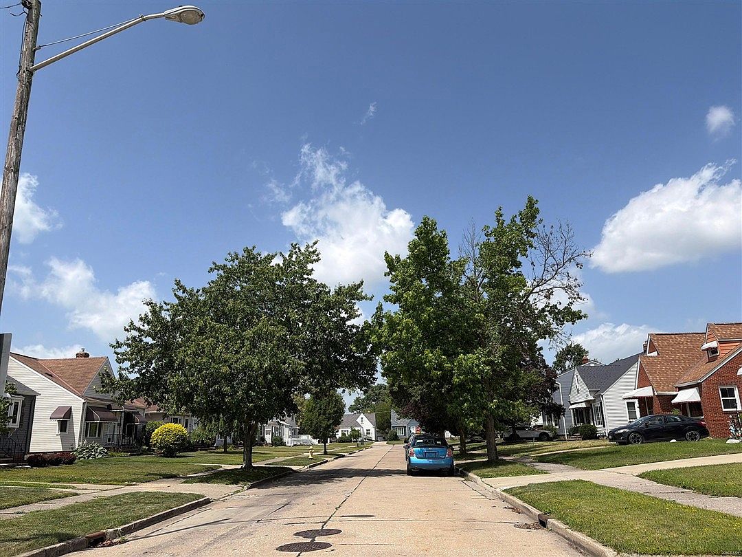 8402 Renwood Drive,Parma,OH,United States preview