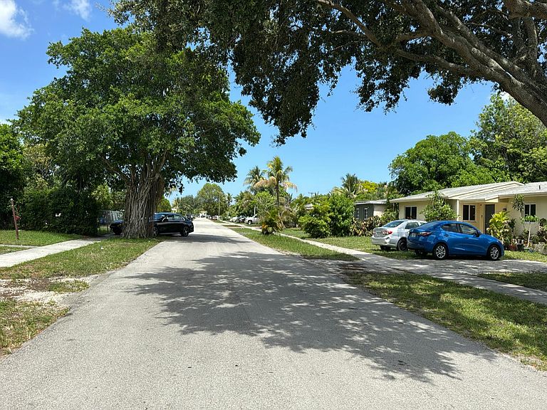 1360 Northwest 197th Street,Miami,FL,United States preview