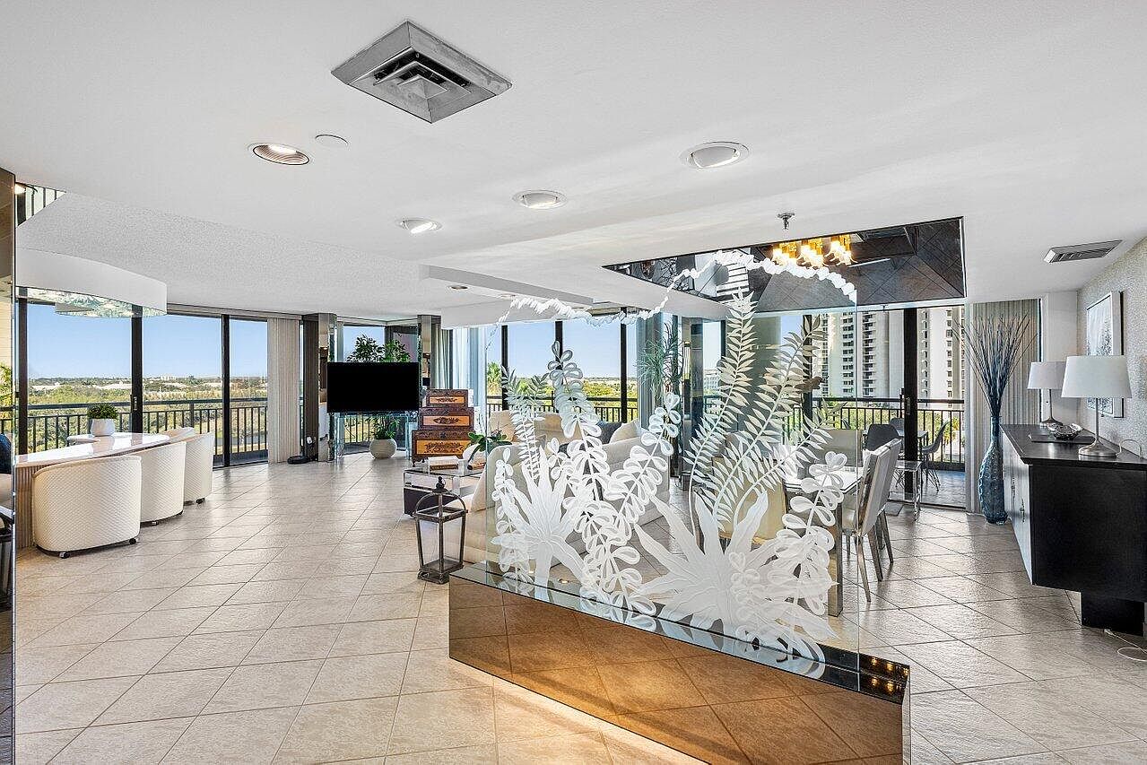 2427 Presidential Way #701,West Palm Beach,FL,United States preview