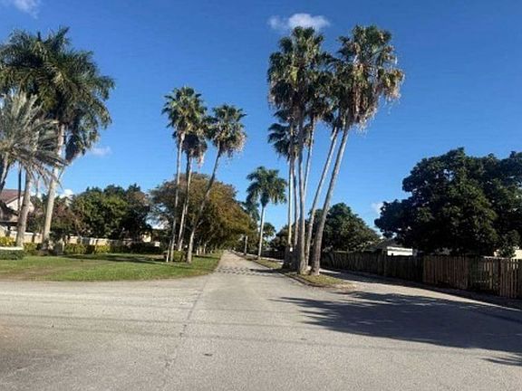 13464 Southwest 124th Avenue Road,Miami,FL,United States preview