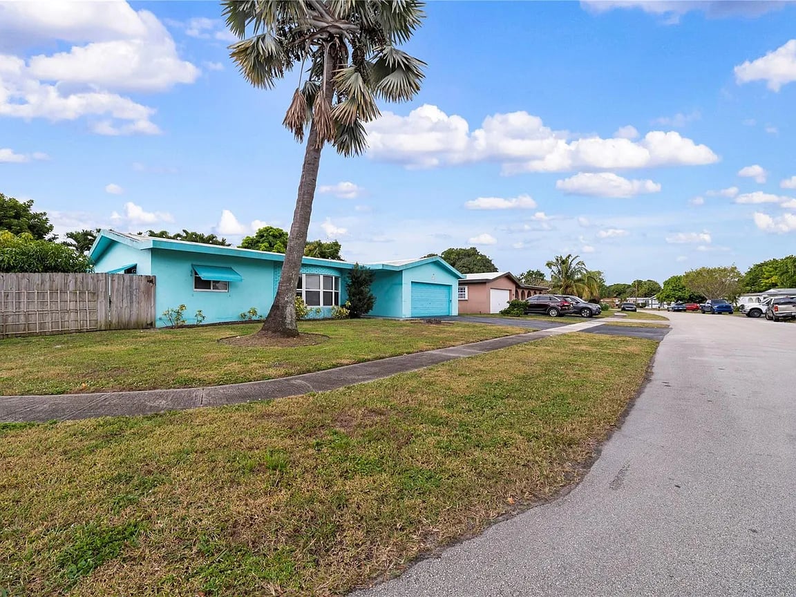3700 NW 25th Street,Lauderdale Lakes,FL,United States preview