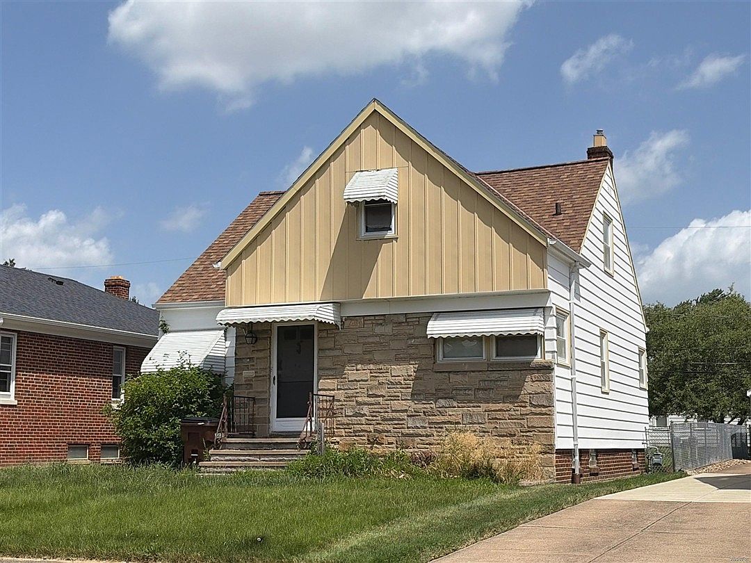 8402 Renwood Drive,Parma,OH,United States preview