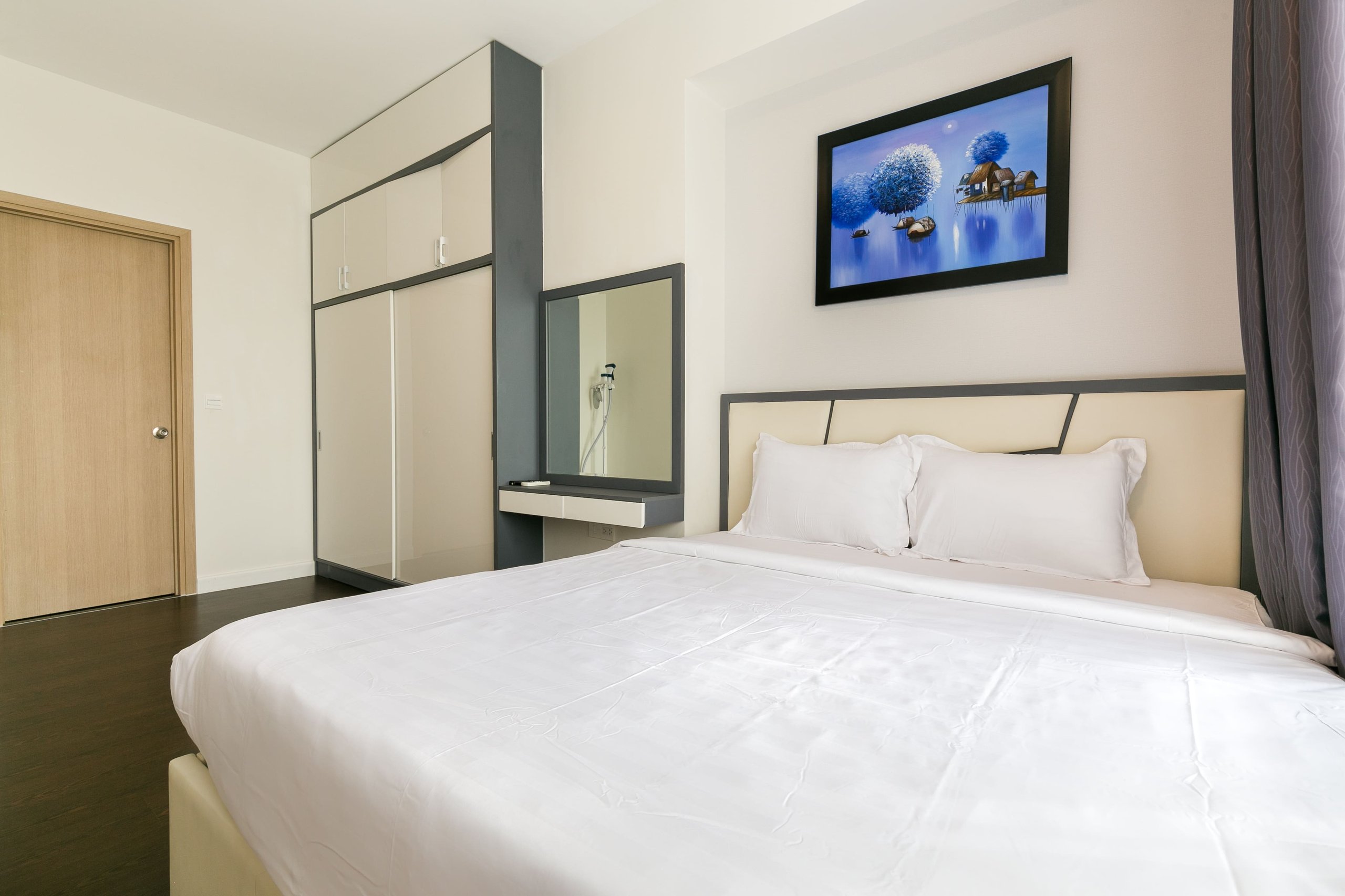 Phòng ngủ phụ 2 view thành phố căn hộ 3 phòng ngủ RiverGate Residence