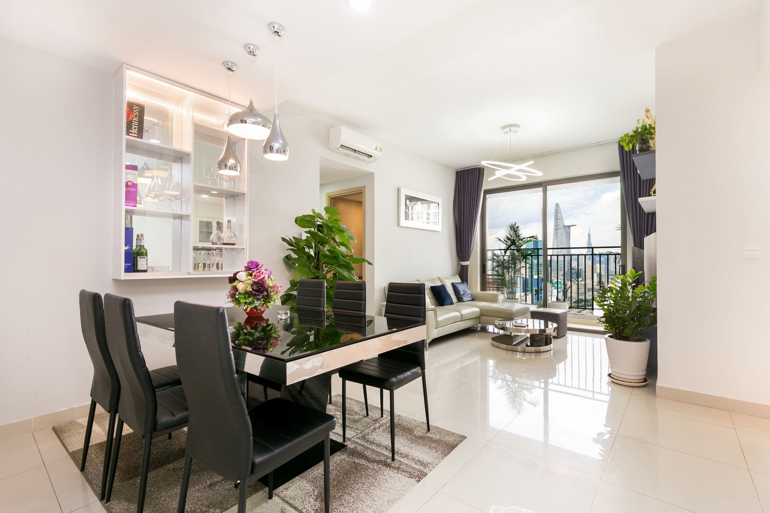 Phòng khách căn hộ 3 phòng ngủ RiverGate Residence
