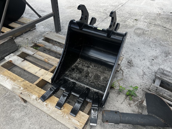 Image of John Deere 18 WEDGE BUCKET