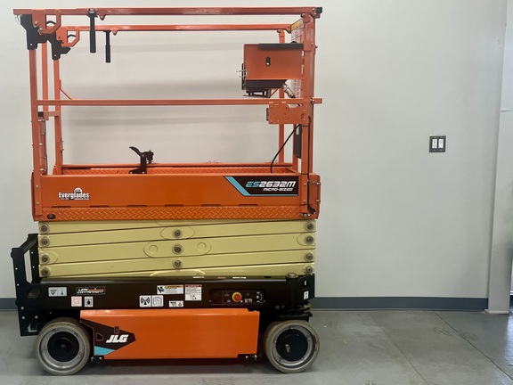 Image of JLG ES2632M