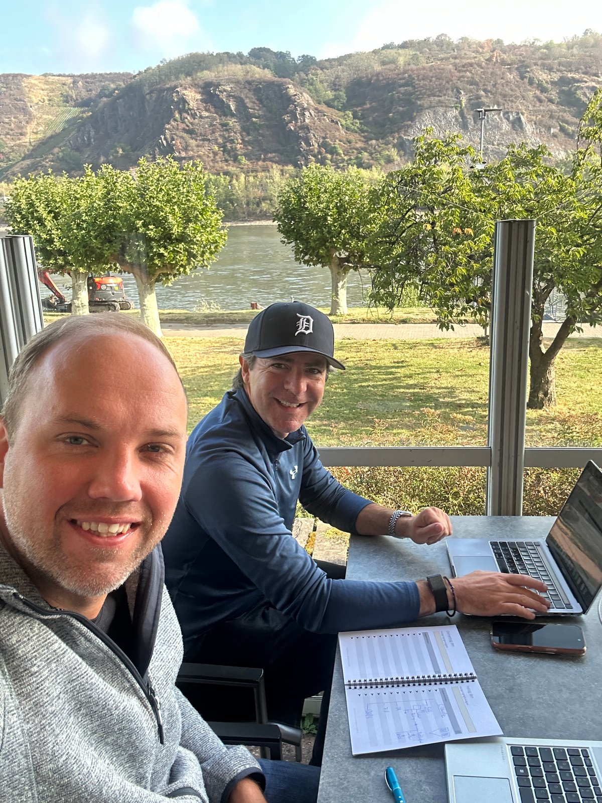 Daniel und Fabian bei der gemeinsamen Arbeit an Profit Buddies