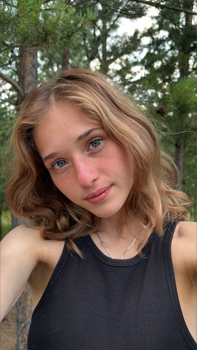 𝐌𝐢𝐚🌺 - OnlyFans Creator