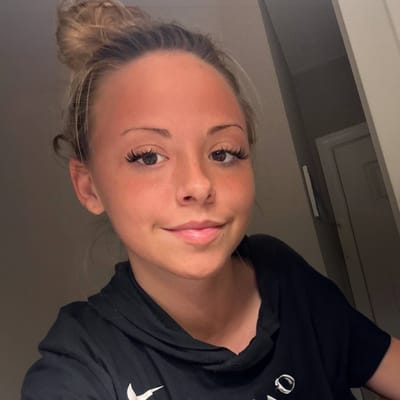 Mia - OnlyFans Creator