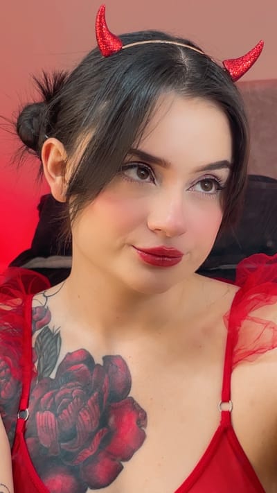 Nina Brooks - OnlyFans Creator